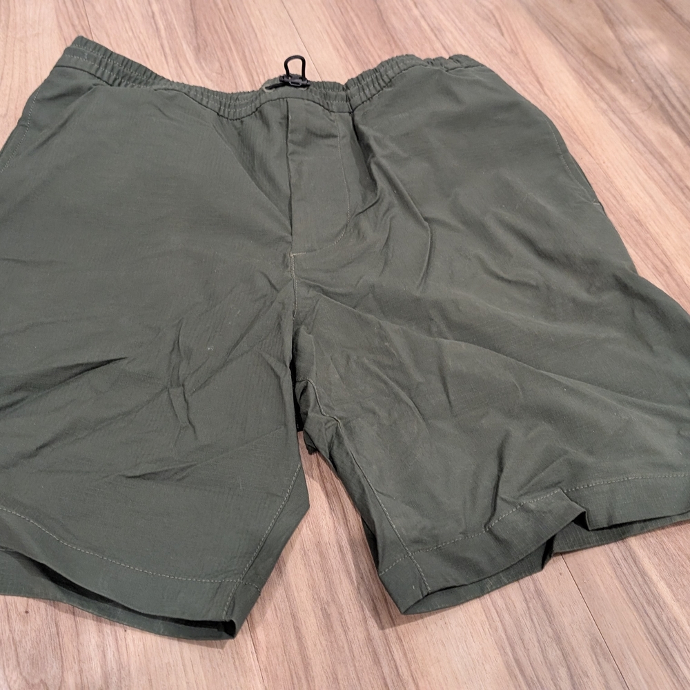 Club Monaco Green Shorts - Picture 2 of 4